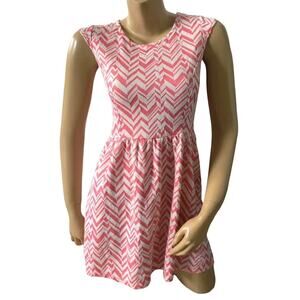 Trendyland Pink Chevron Skater Dress Women's Medium Cap Sleeve Fit & Flare